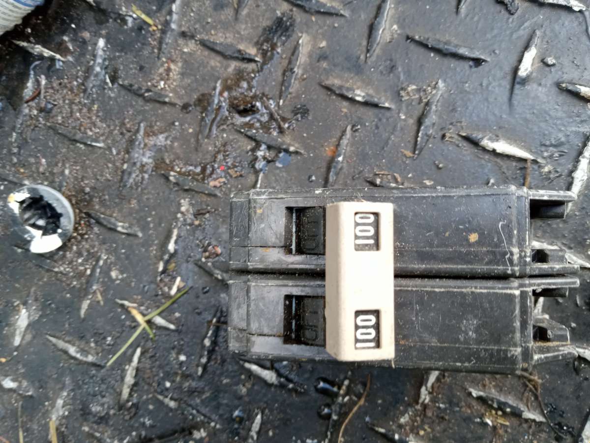 Eaton Ch 100 Amp 2 pole 240 volt breaker