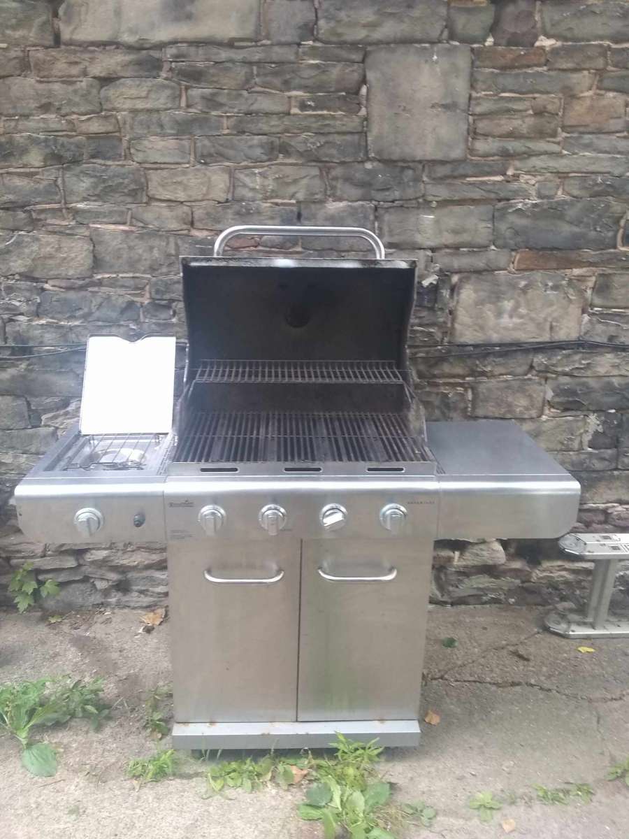 Propane Charbroil performance 4 burner with side burner