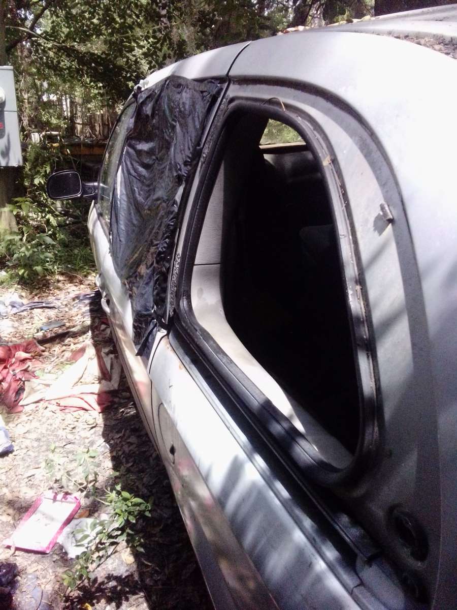 the 2003 Chrysler minivan Voyager for sale needs a little wo