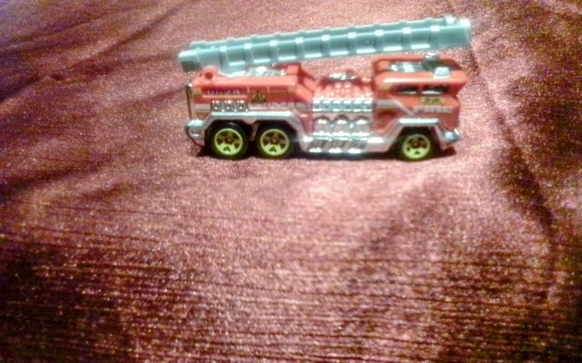 Hot wheels 5 alarm Fire truck Redgray ladder