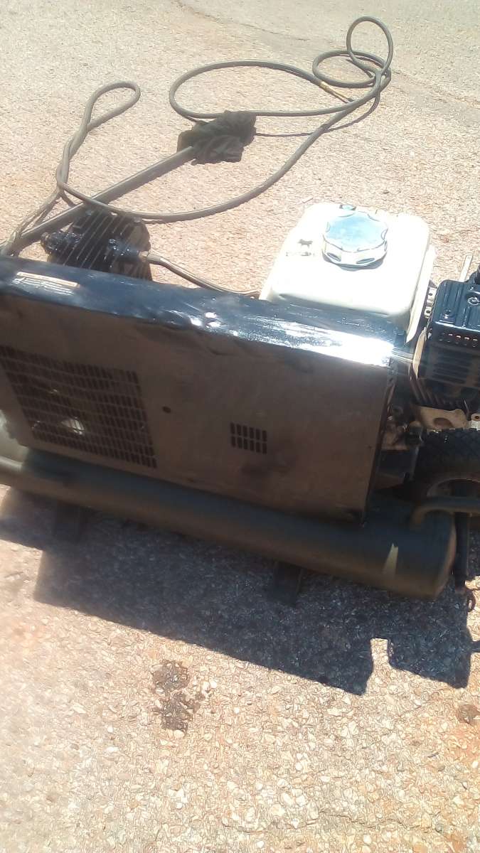 gas powered dual tanks compressor