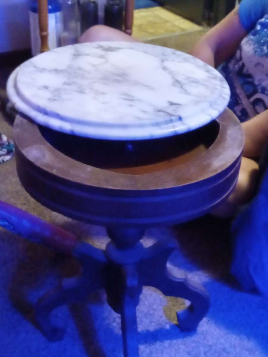 marble round table