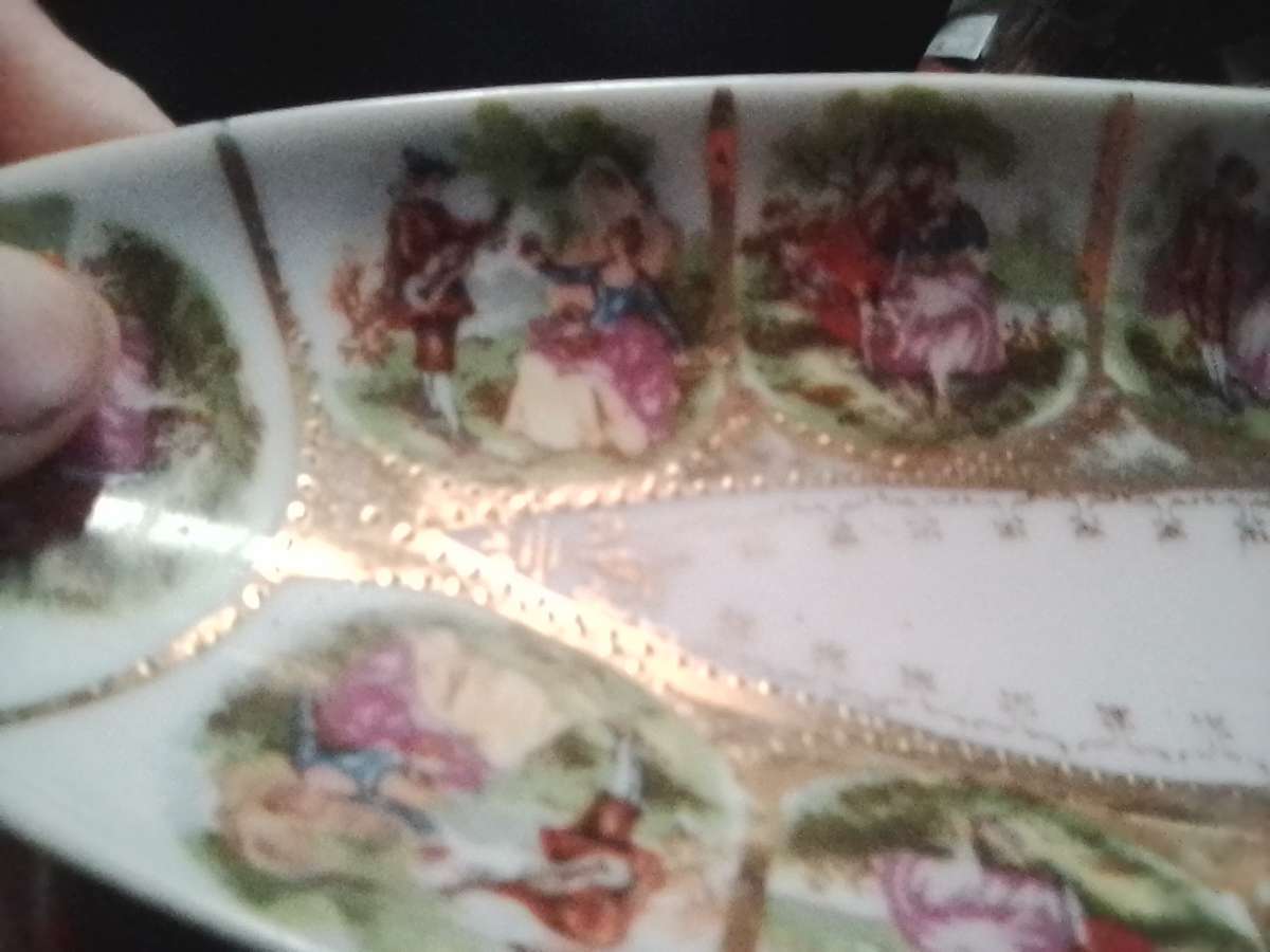 Royal stamped porcelain dish inlaid with Gold