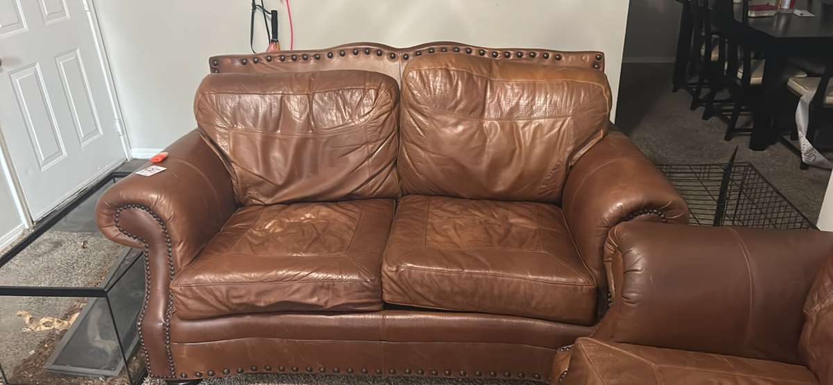 Im selling it because I dont want these sofas