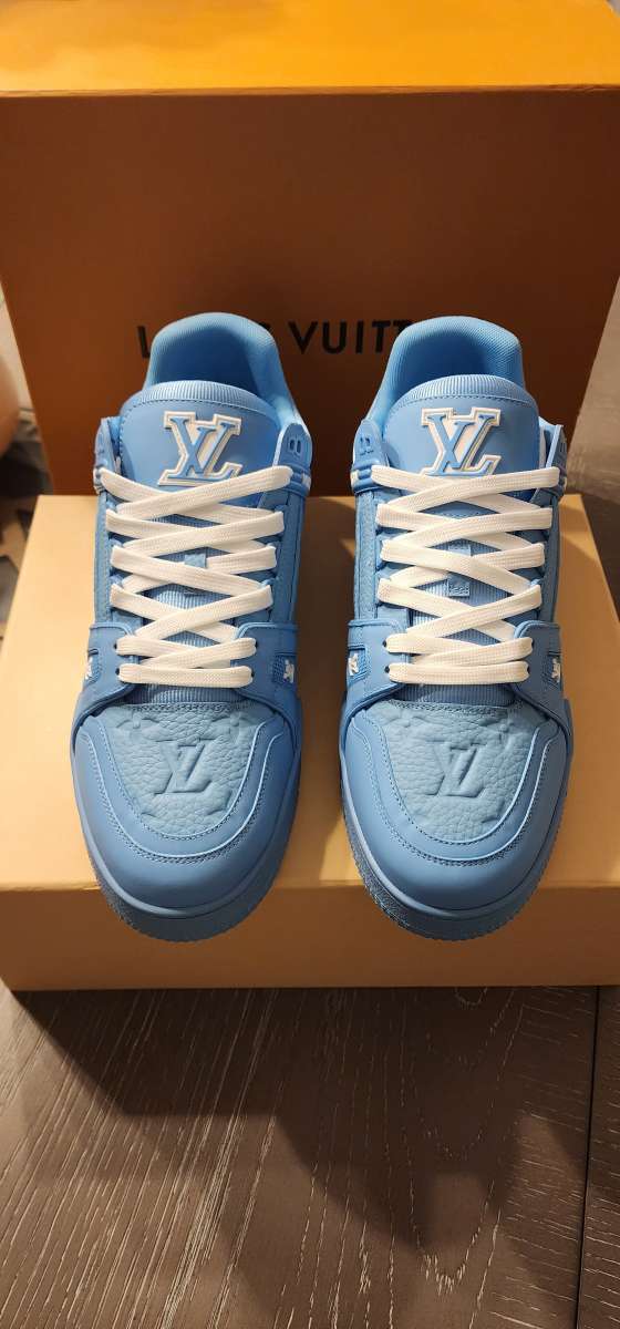 Louis Vuitton Sneakers size 9