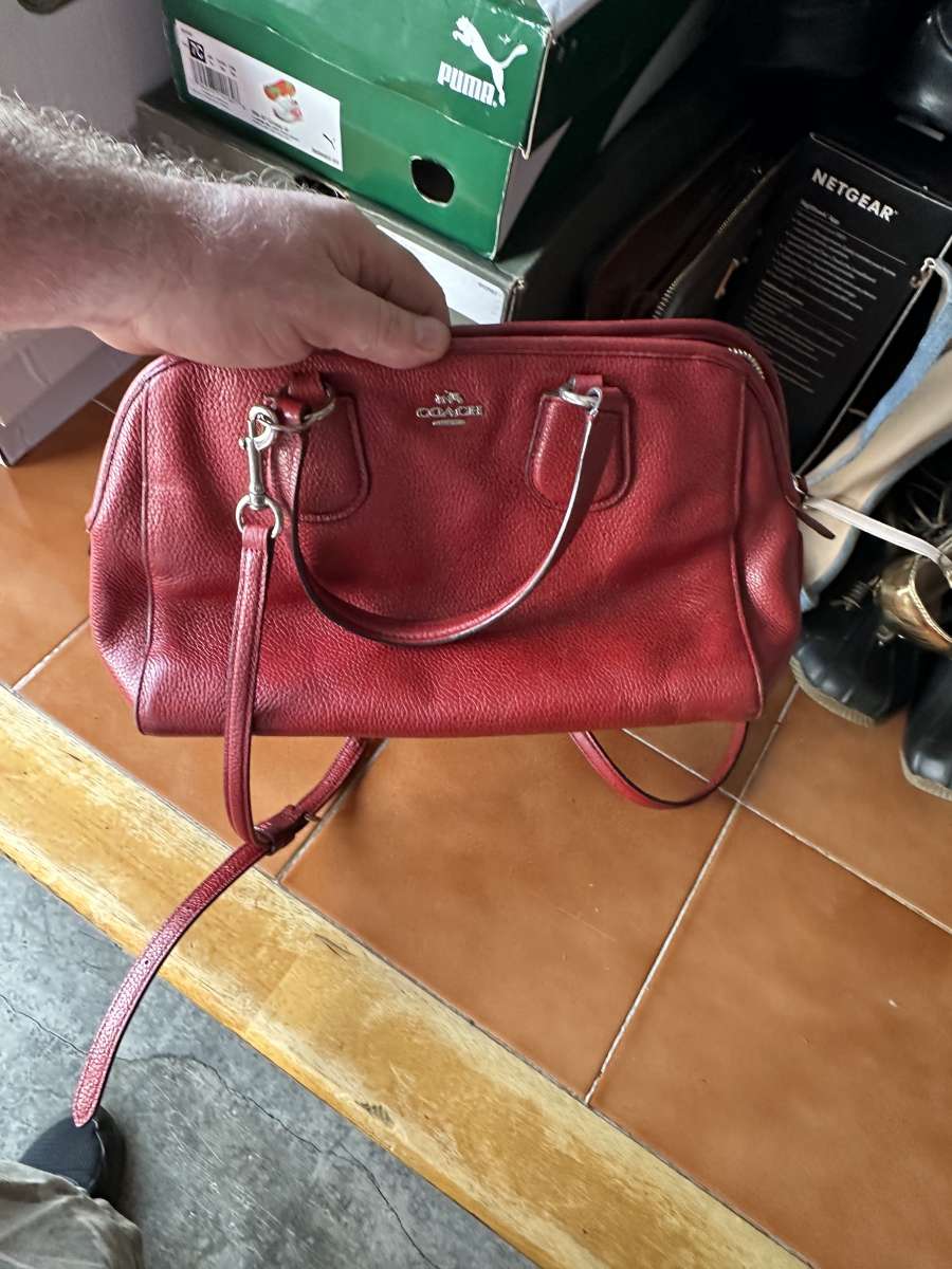 1 Ladies Burgundy COACH PURSE