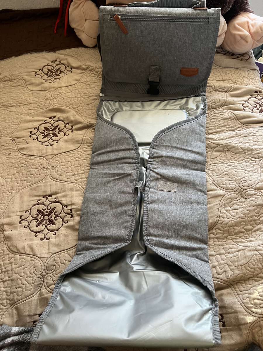 Portable changing pad