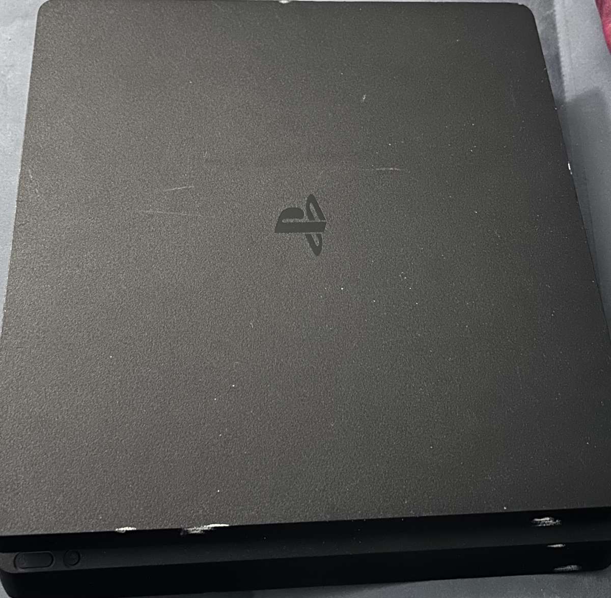 ps4 with 2 controllers