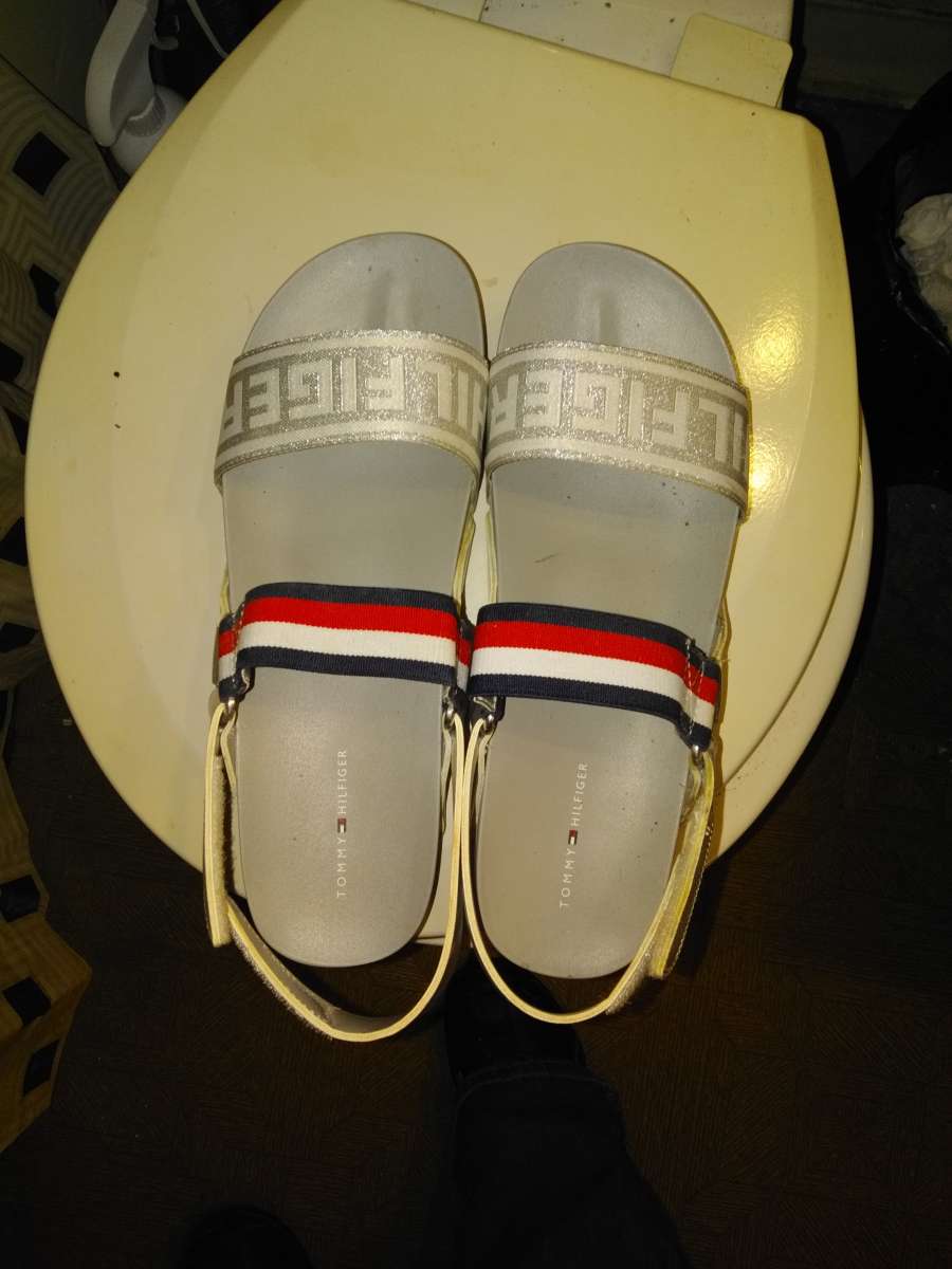 juniors or womens size ten like new tommy Hilfiger