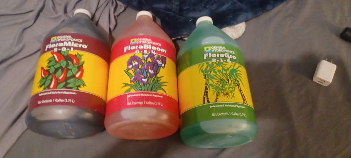 GREENHUT GROWTENT 96INCHES BY 48INCHES BY 78INCHES 600D