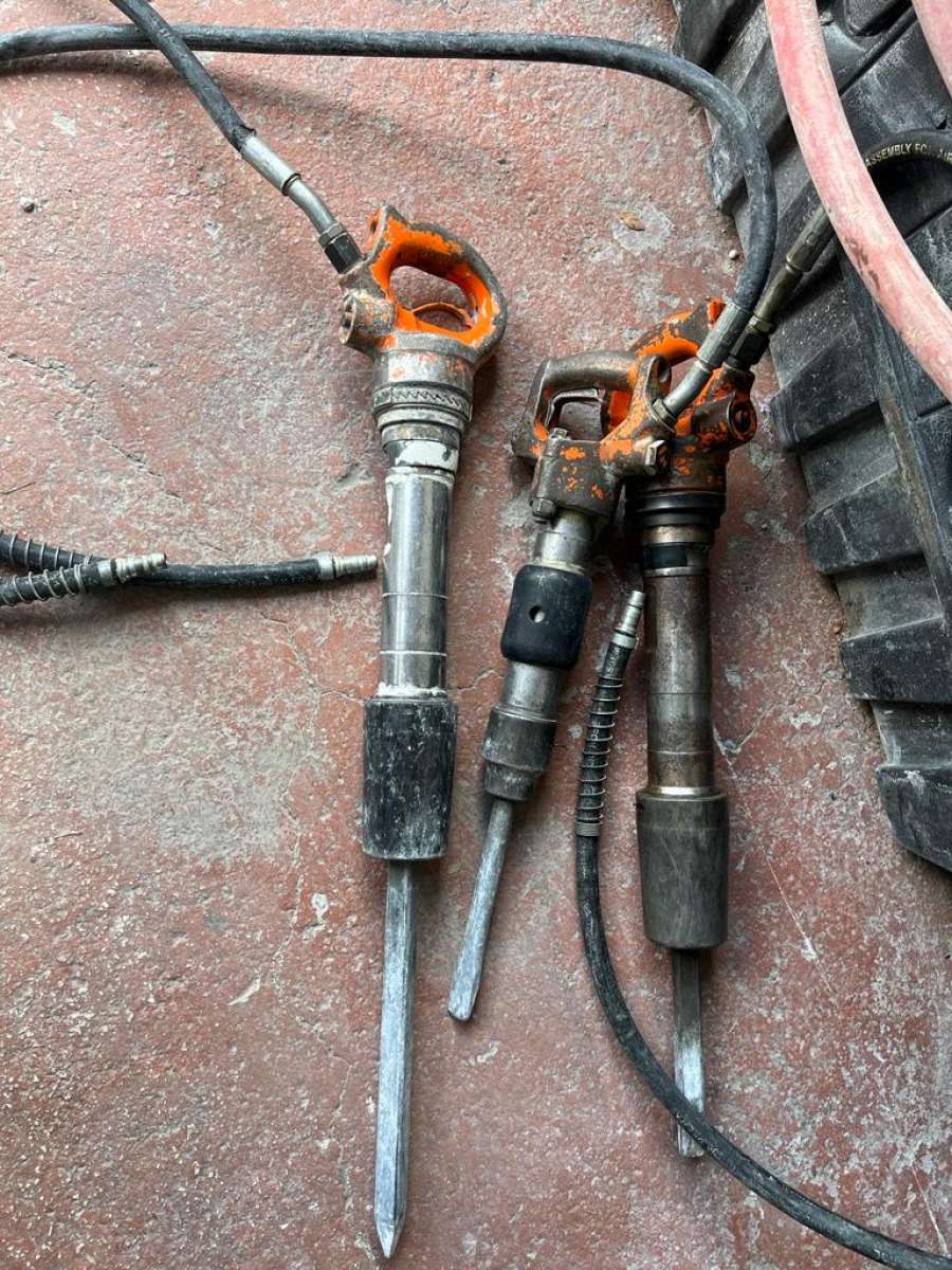 RIVET BUSTER APT 18768