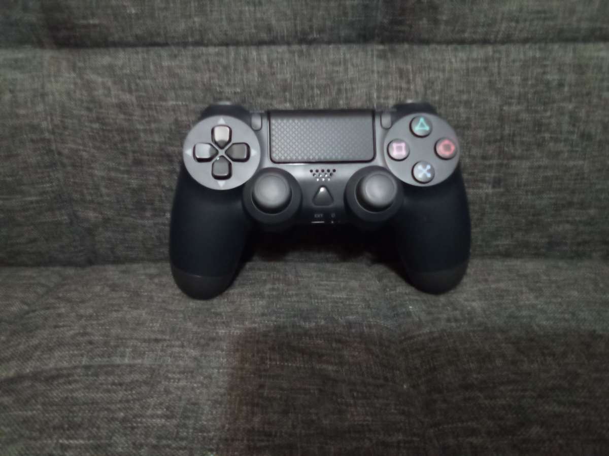 PS4 controllers