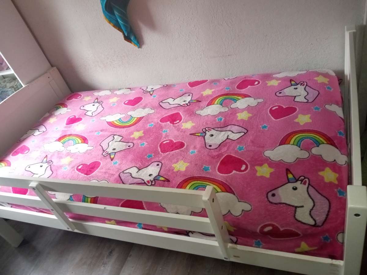 camas nevera mesa gamer cuadros