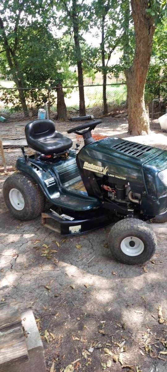 Lawn tractor