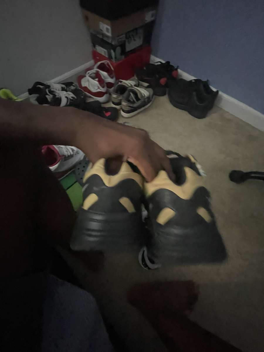 Yezzy 700 honey comb