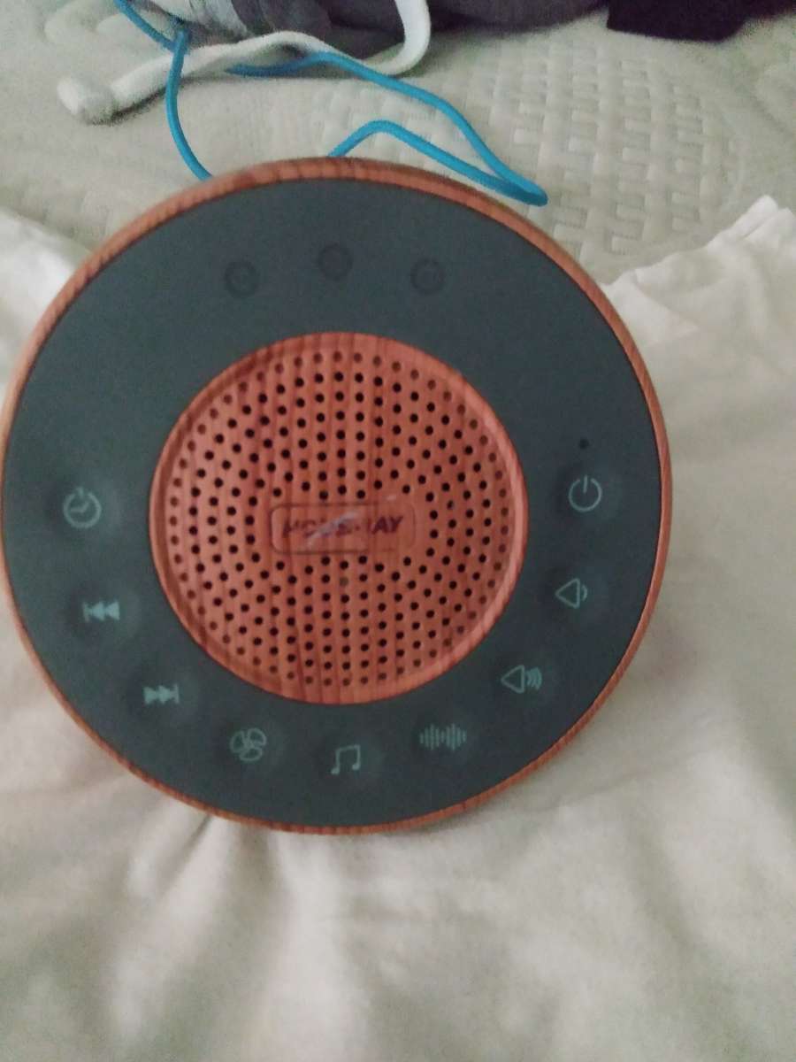 white noise speaker with Aux port needs cords