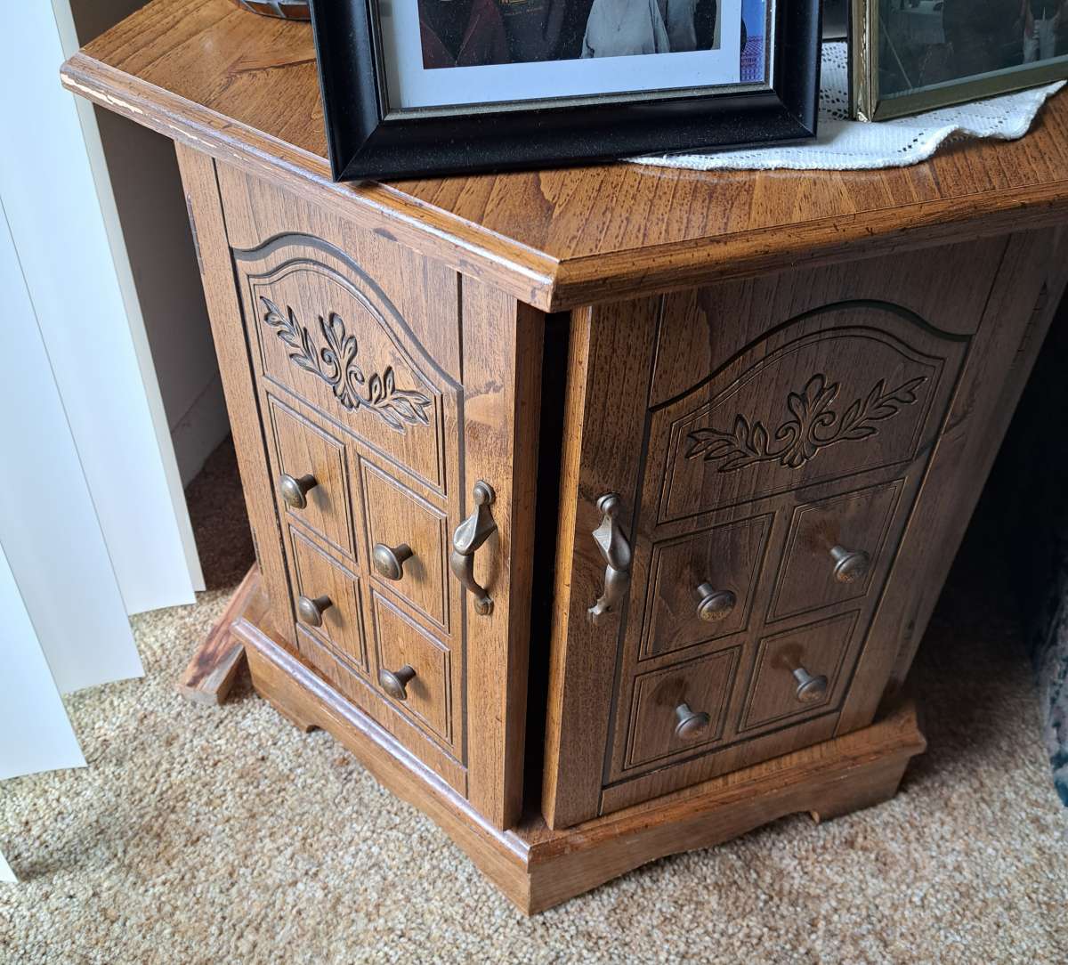 set of 2 end tables