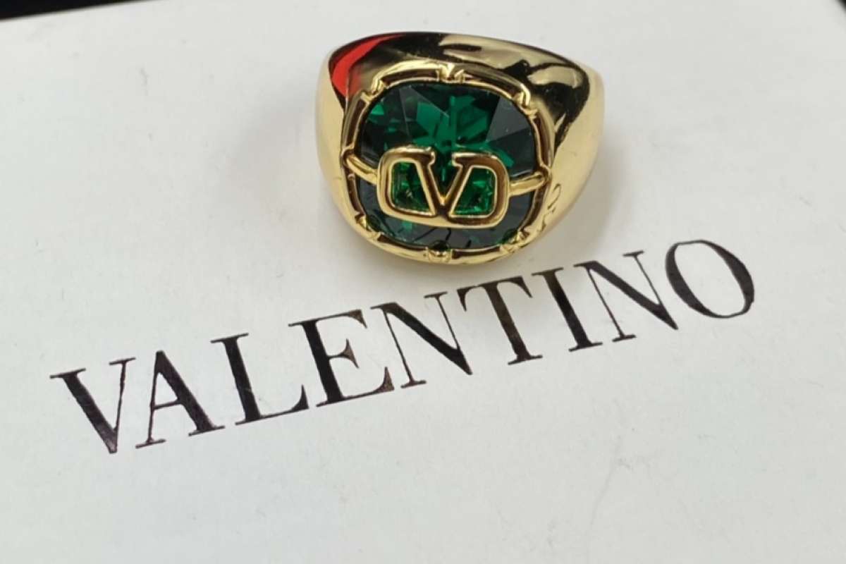 Valentino set fine jewelry