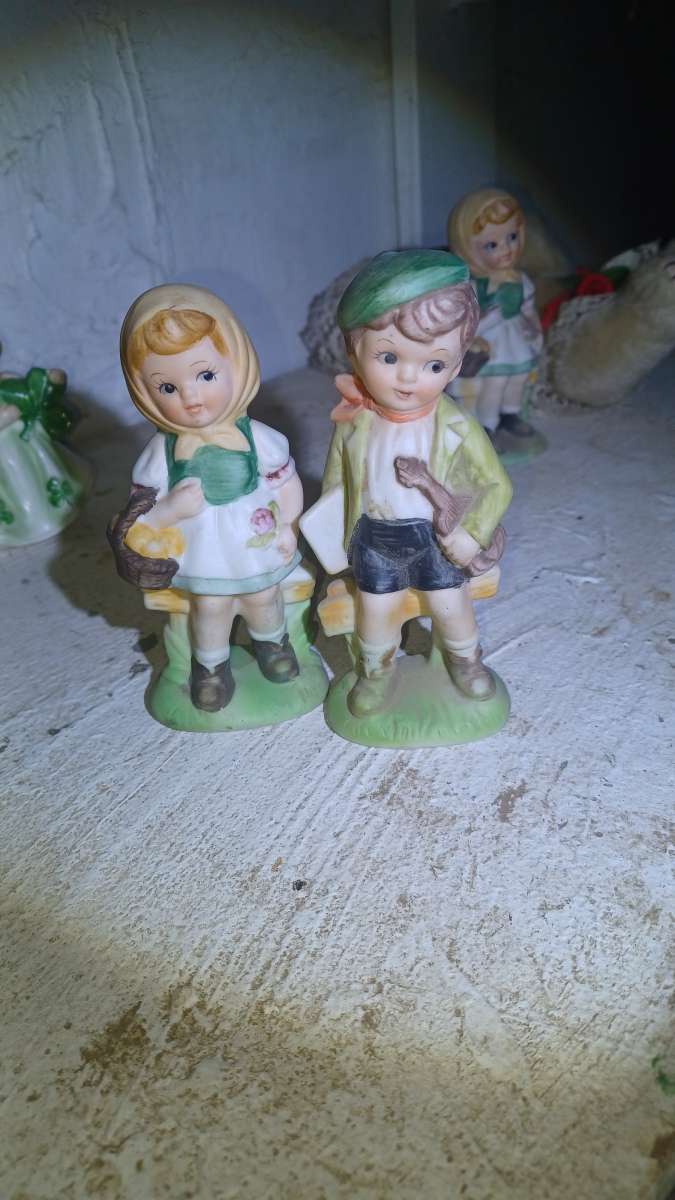 hummel  figurines
