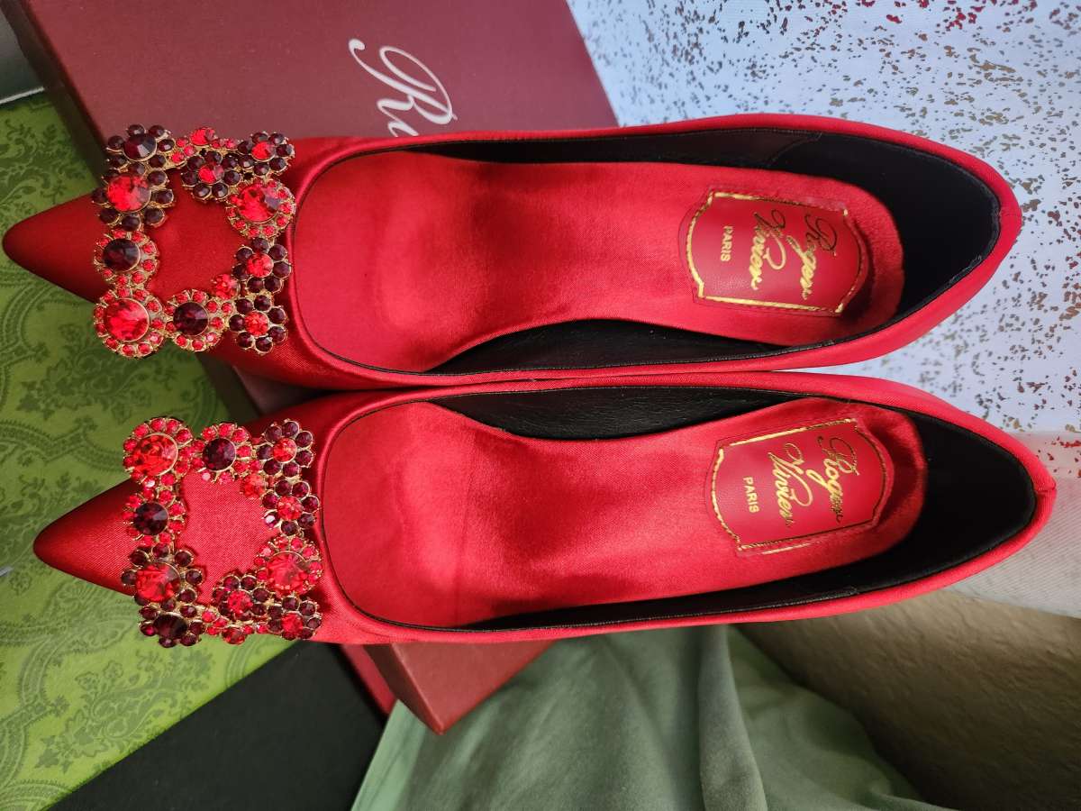 Roger Vivier Red shows size 8