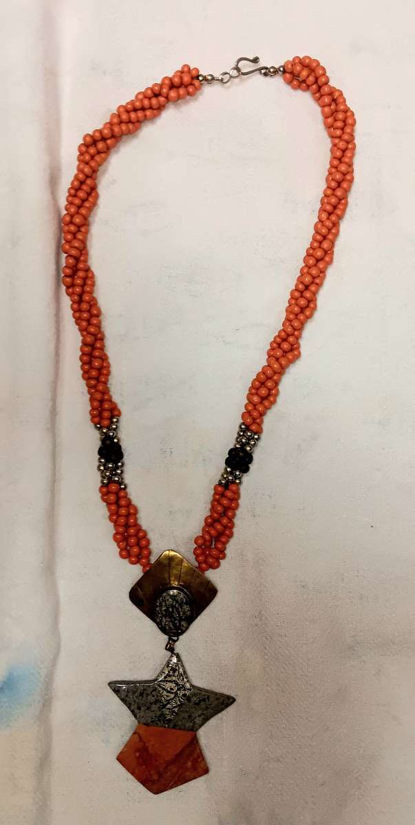 vintage 18 in long necklace