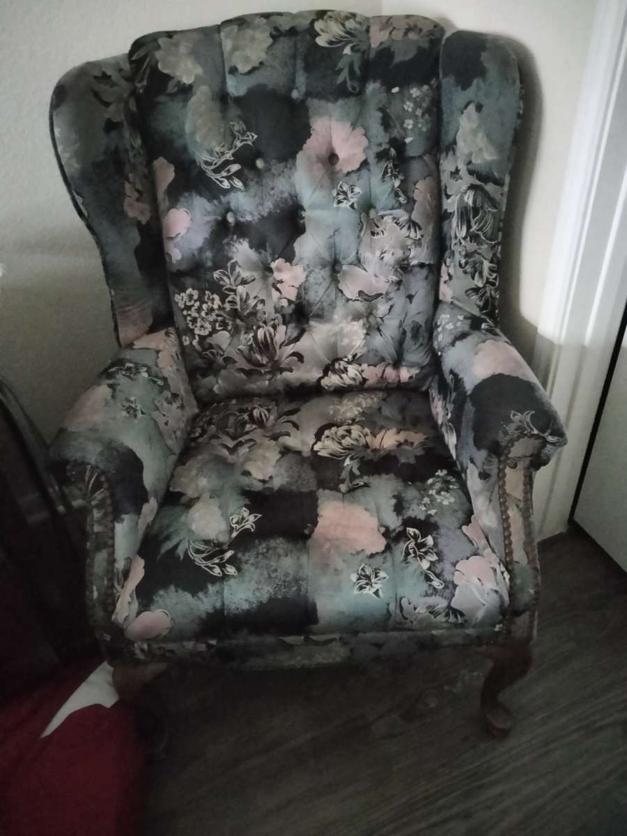 3 Pc Furniture Set Barley Used