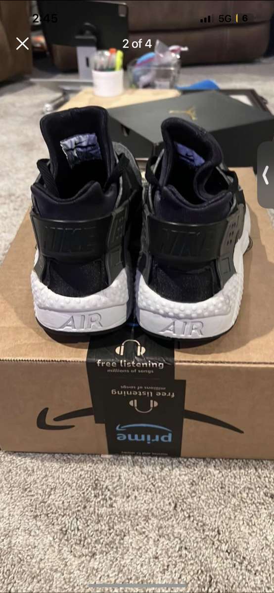 Mens Nike Hurcahes Size 10