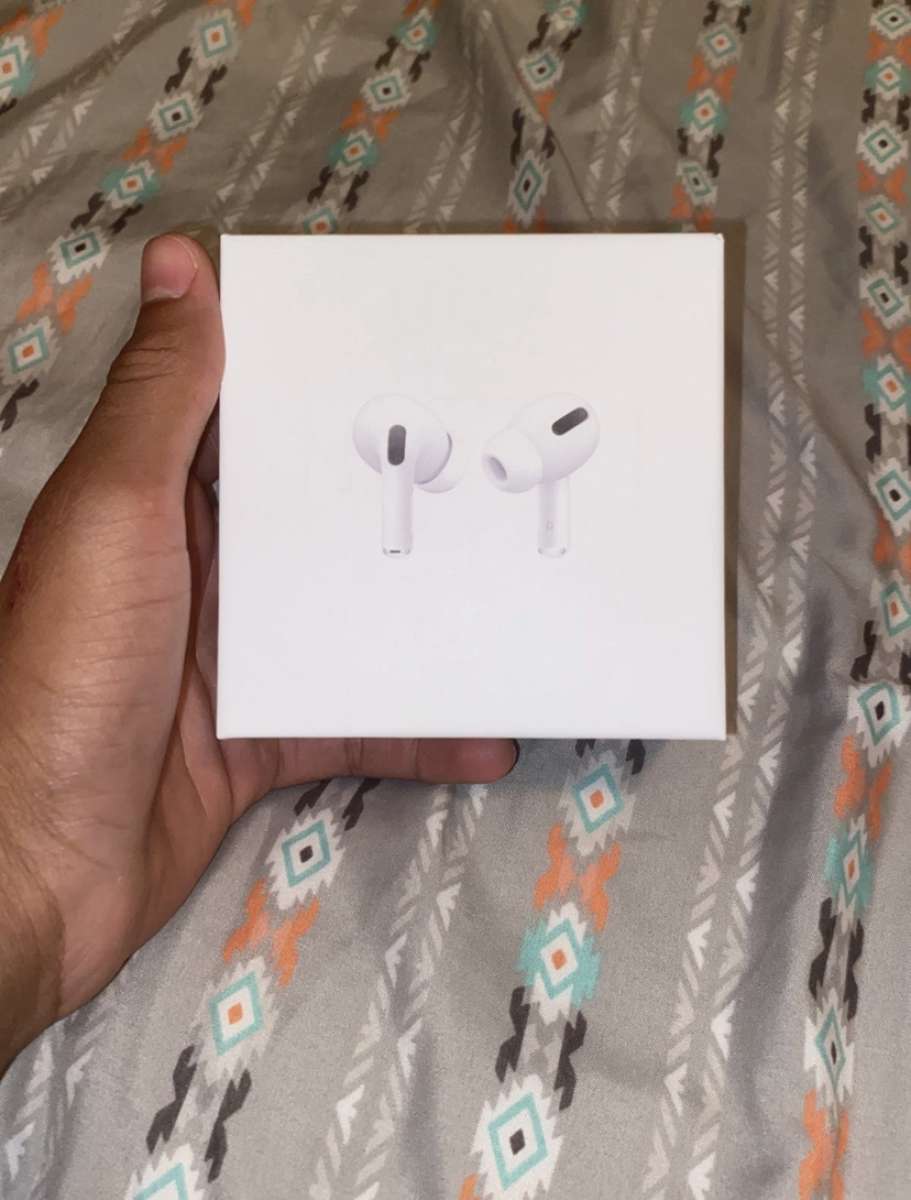 Apple AirPods Pro Charging Case Included And charger include