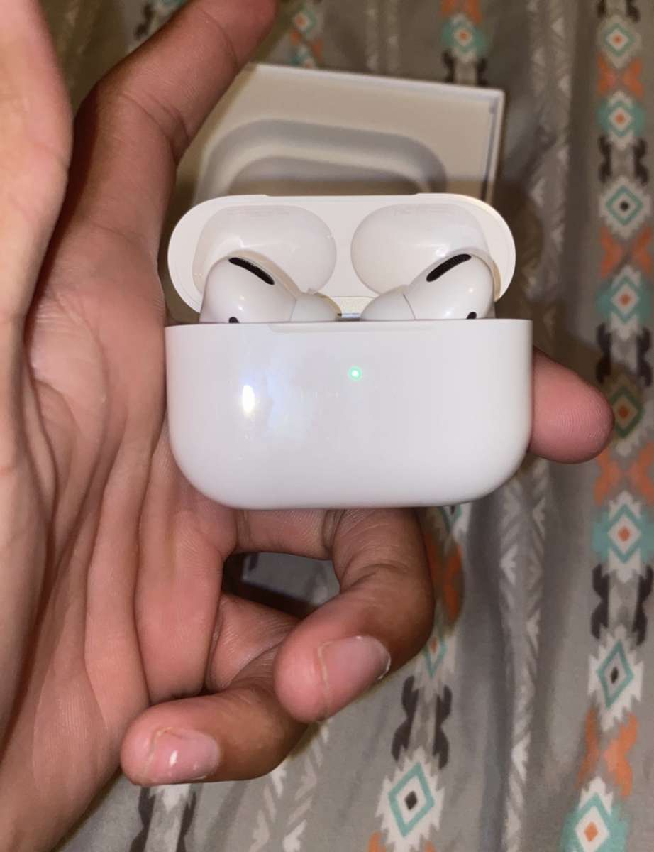Apple AirPods Pro Charging Case Included And charger include