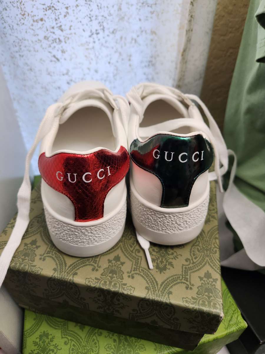 Gucci Bee sneaker Size 7