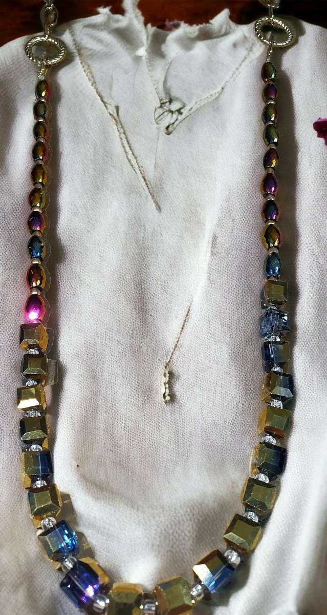 Glass Bead Irredescent Necklace and Earring Set