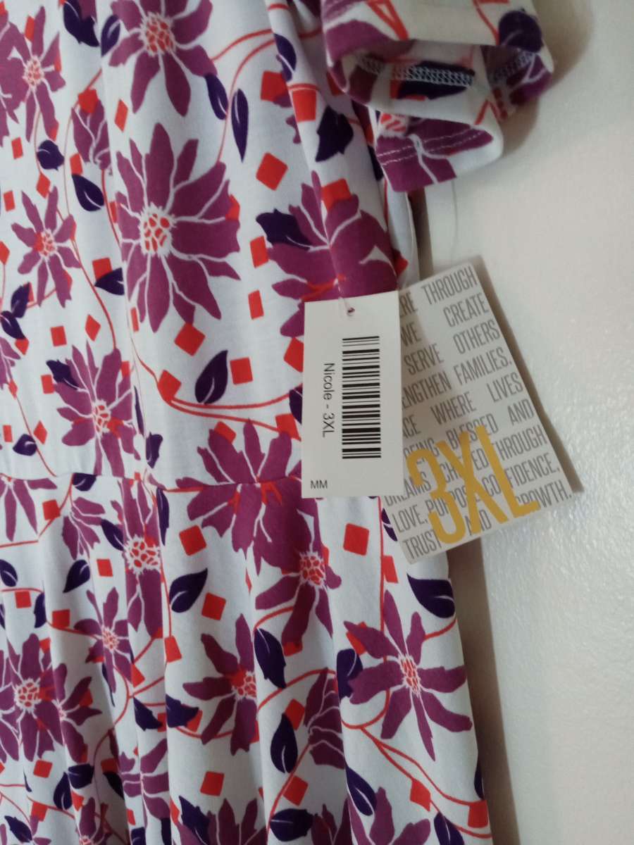 NWTLuLaRoe 3XL Nicole 22 Fits size 26 to 28 Retails for  48