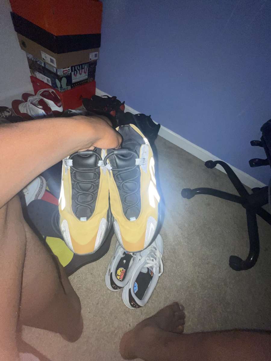 Yezzy 700 honey comb