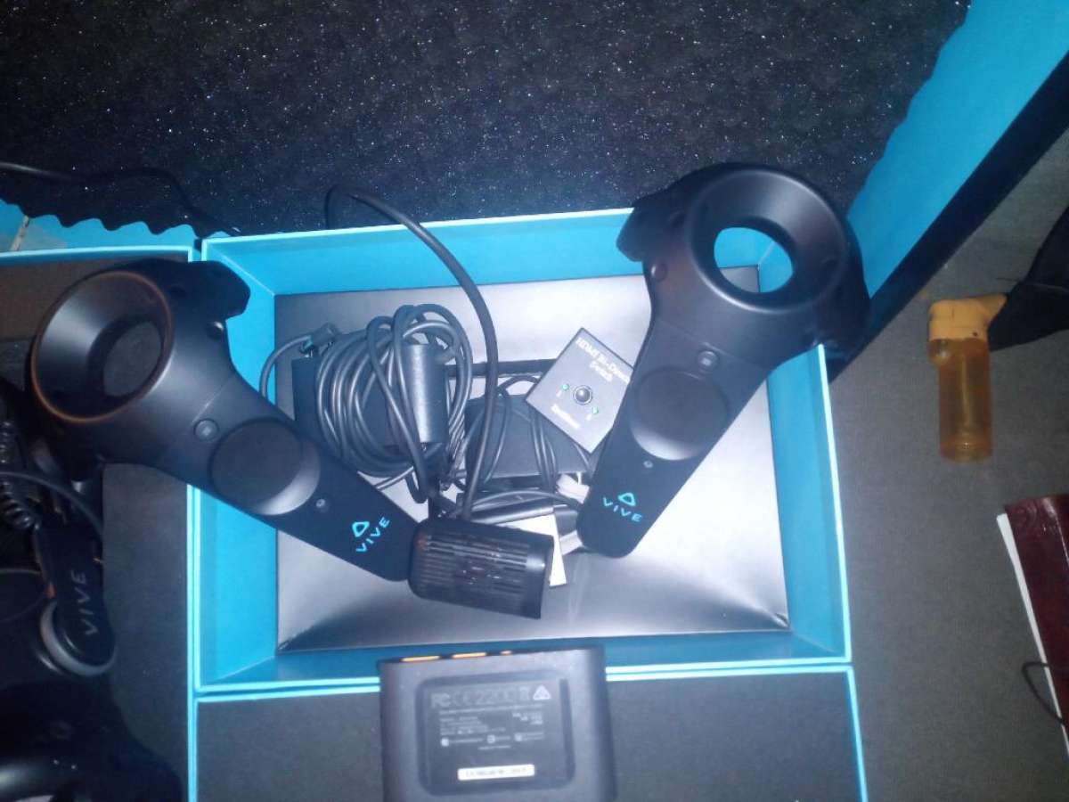 HTC vive VR headset Oculus rift Pro Pack