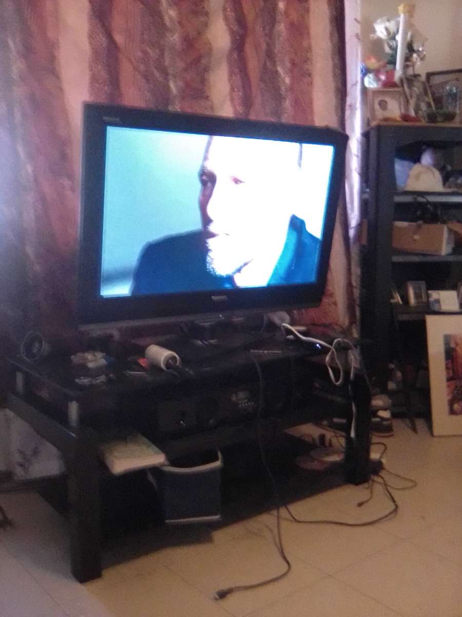 a 45inch smart tv n a surround sound Pyle system n a tv stan