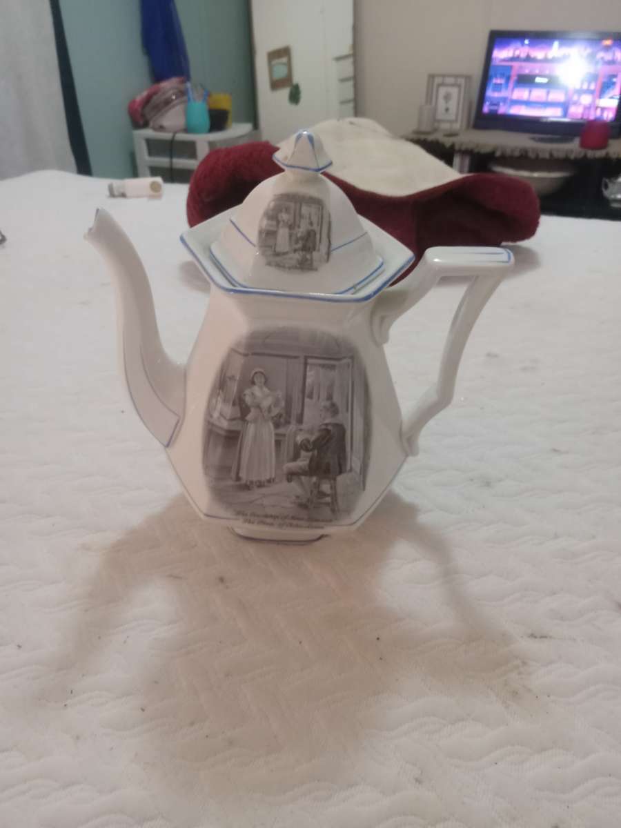 Iles standish rmtea pit and sugar bowl