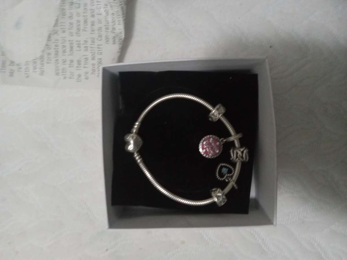 pandora bracelet t