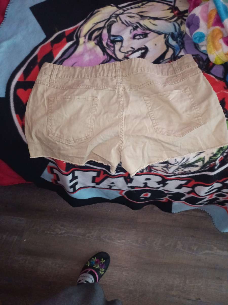 jr size 17 shorts