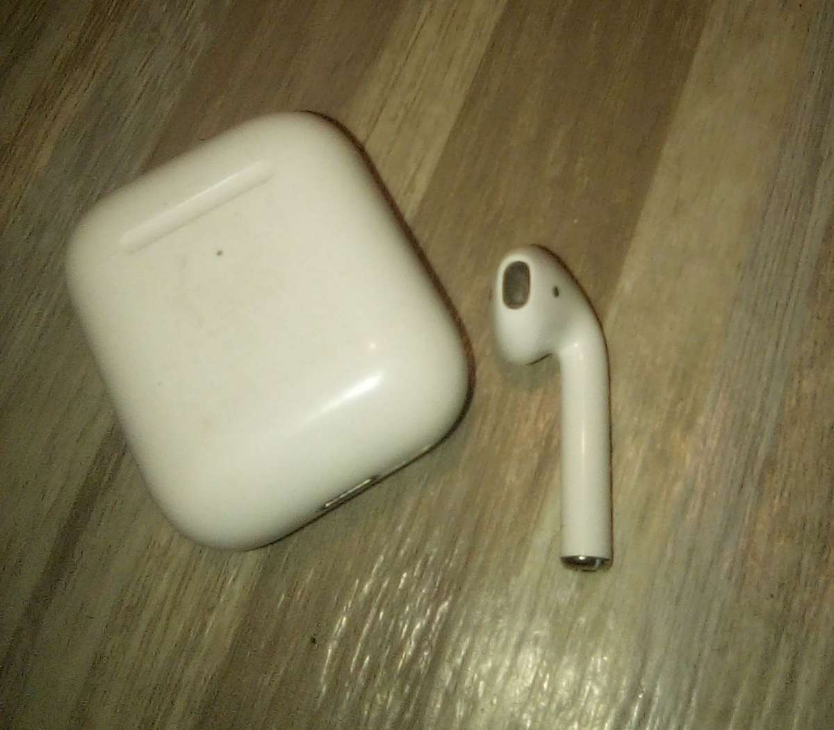 apple airpods 1st gen missing the right earbud