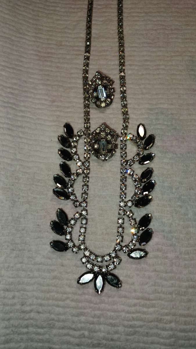 vintage necklace  with clip on earrings