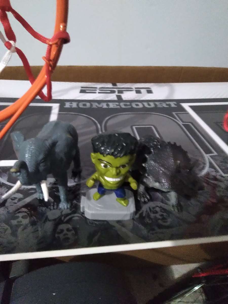 Elephant and Hulk little figures
