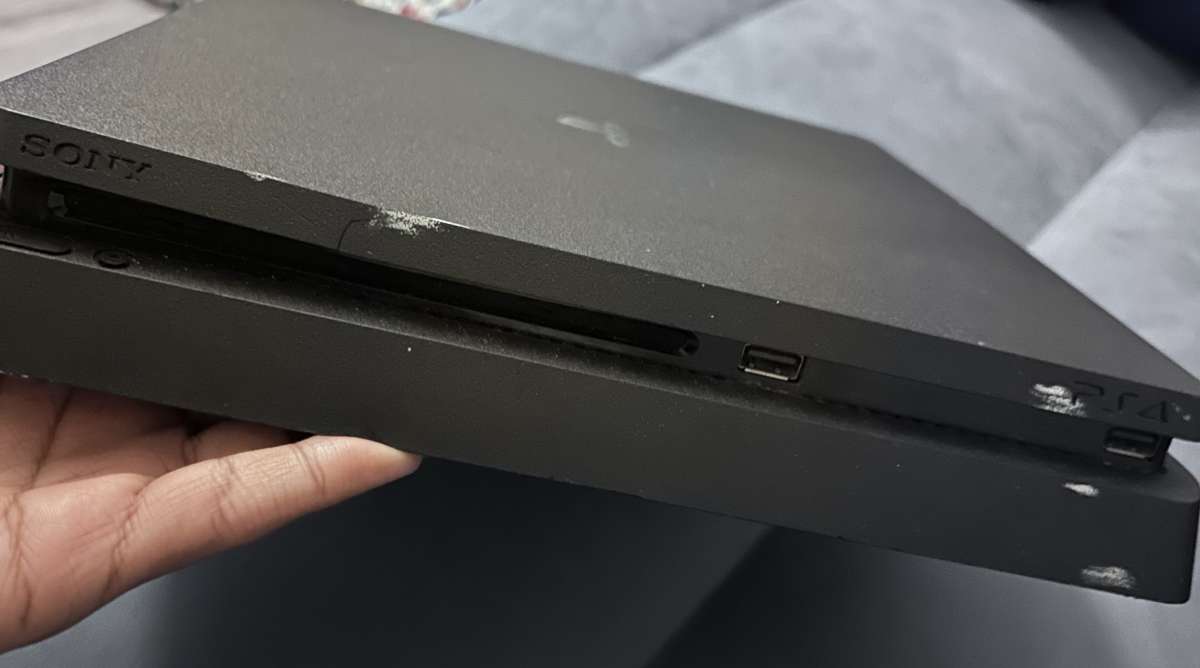 ps4 with 2 controllers