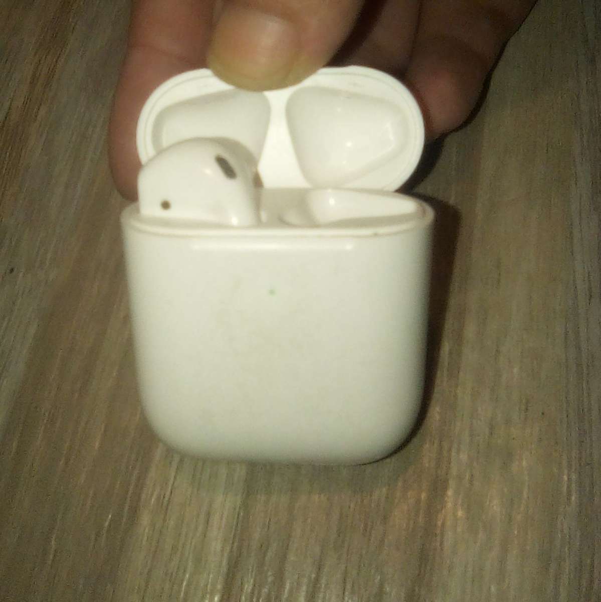 apple airpods 1st gen missing the right earbud