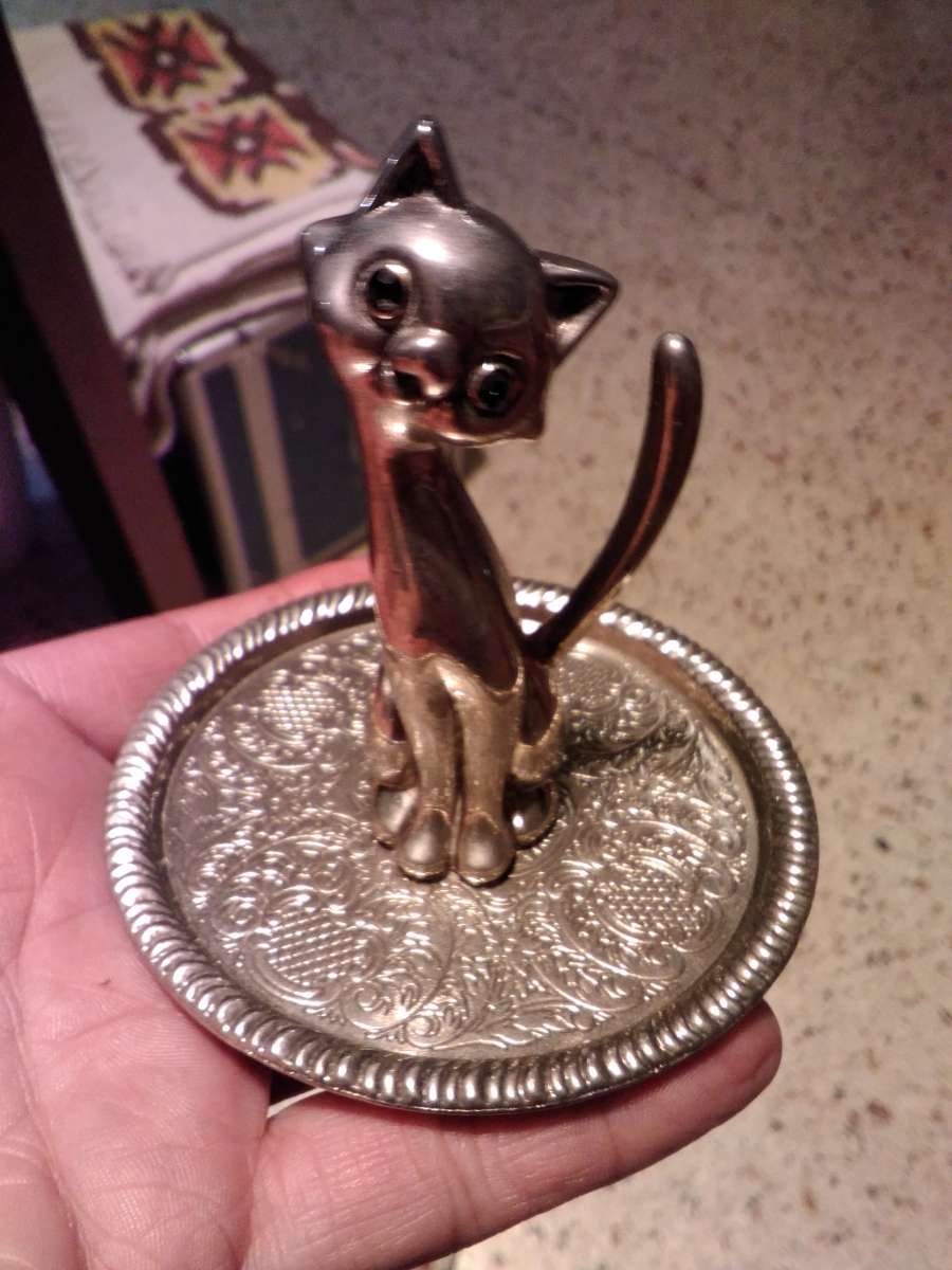 cat ring holder