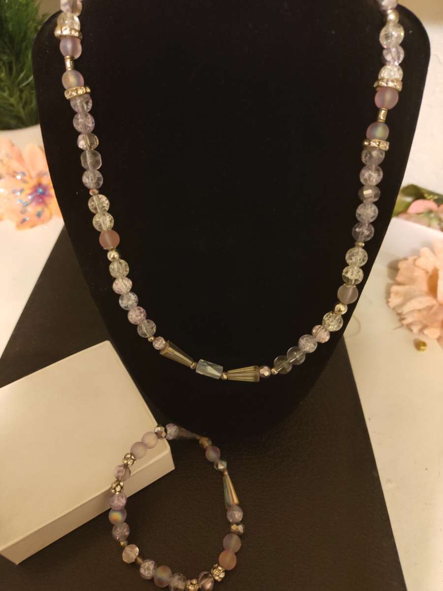 Gorgeous Hand made glass bead set necklace and bracelet