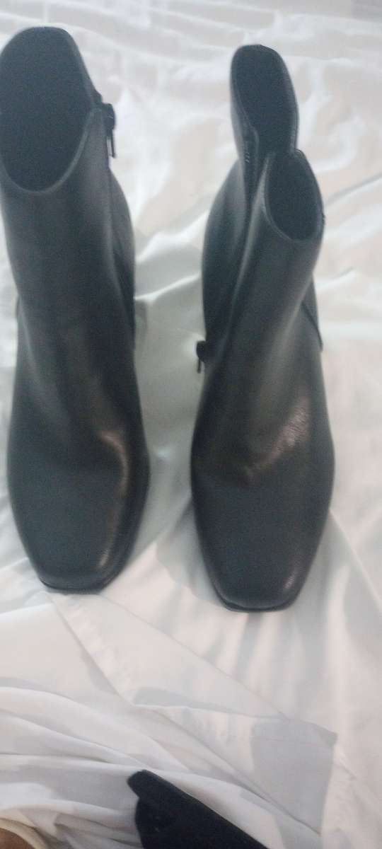 Womens boots brand new