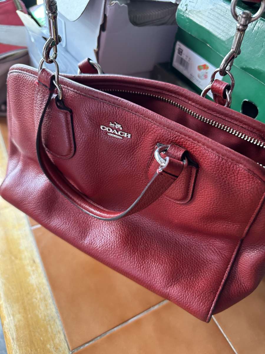 1 Ladies Burgundy COACH PURSE