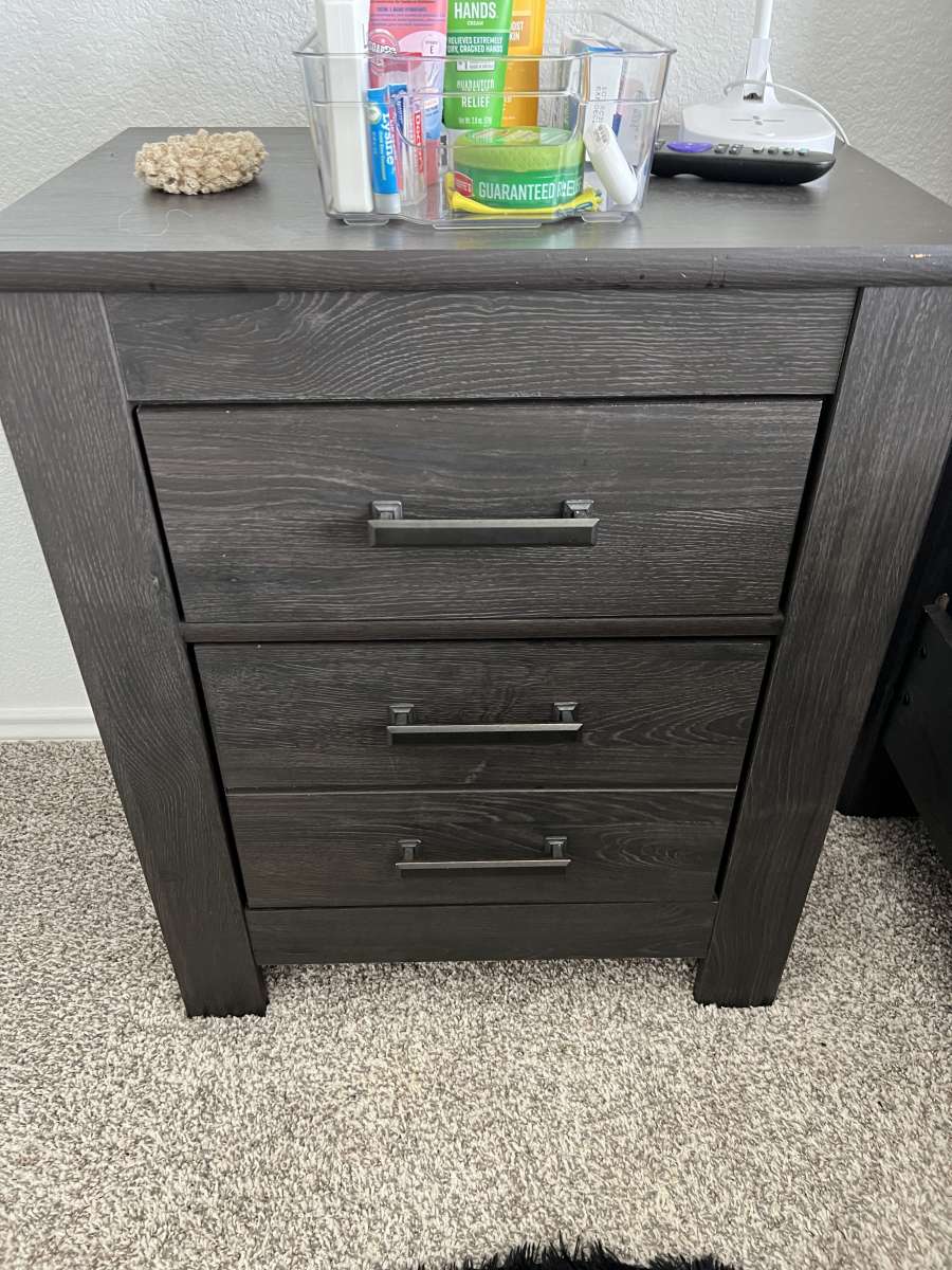 BROWN QUEEN BEDROOM SET