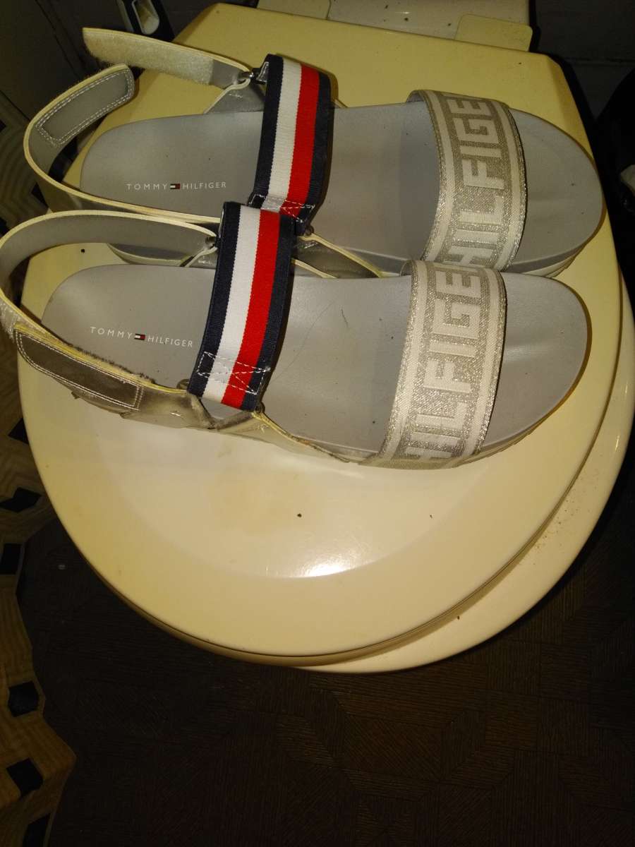 juniors or womens size ten like new tommy Hilfiger