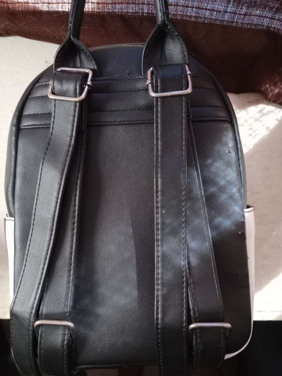 her universe beatlejuice sandworm mini backpack exclusive